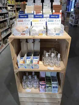571-biocoop-la-cacamerlotte-saint-bonnet-le-chateau-magasin-bio-shampoing-savon-solide-vrac-hygiene-bien.webp