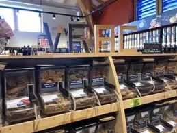 571-biocoop-la-cacamerlotte-saint-bonnet-le-chateau-magasin-bio-vrac-chocolat-commerce-equitable-biscuit.webp